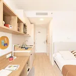 Hostel Canvas Llac